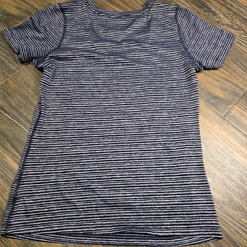 New Era Denver Nuggets Basketball T Shirt Womens Small Striped V Neck Tee - Picture 6 of 6